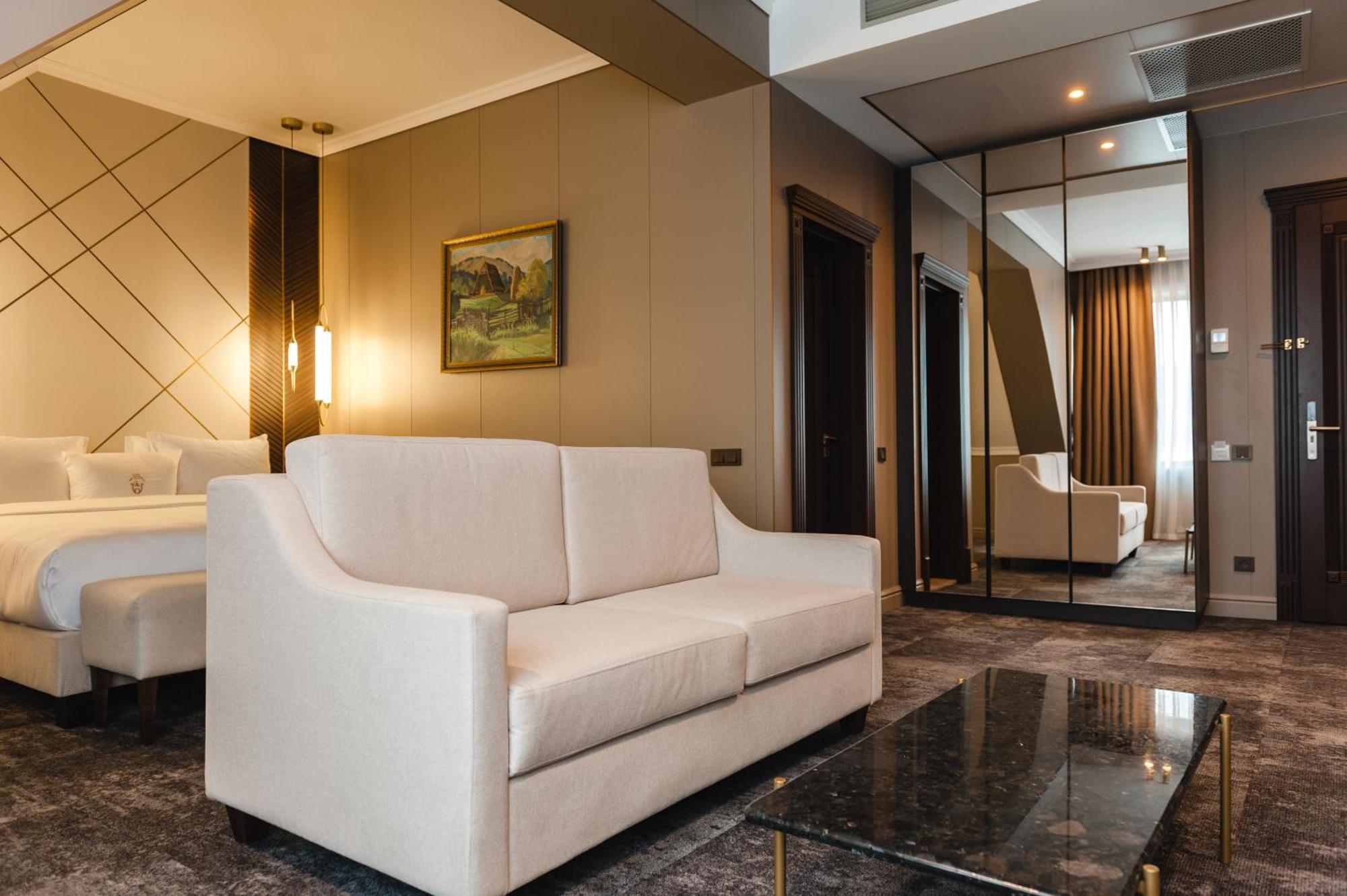 Old Continent Hotel Uzhhorod Εξωτερικό φωτογραφία