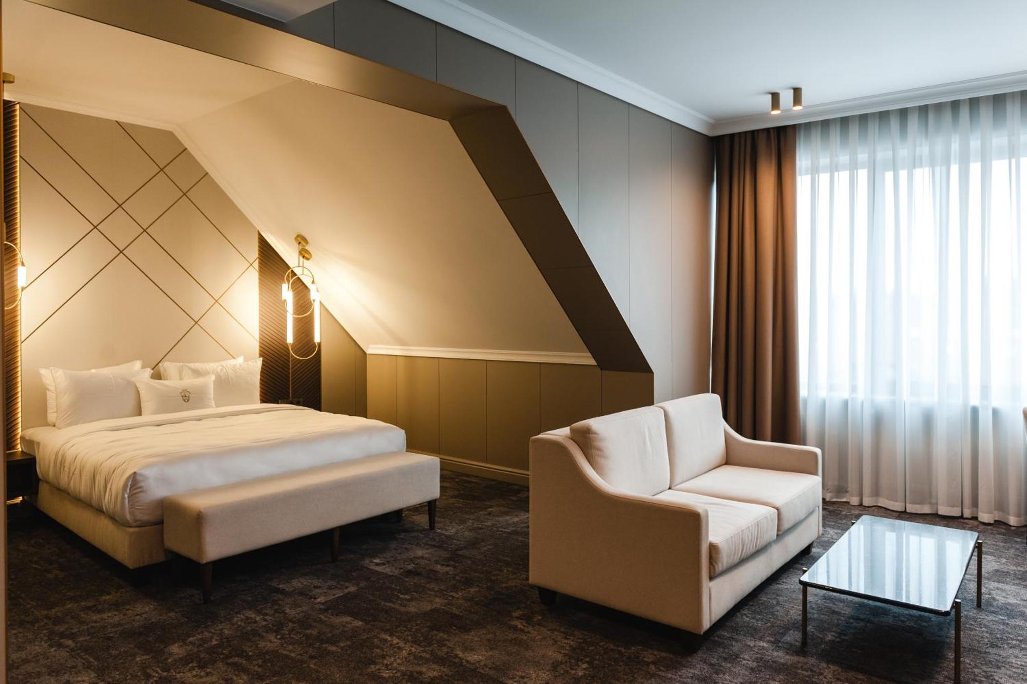Old Continent Hotel Uzhhorod Εξωτερικό φωτογραφία