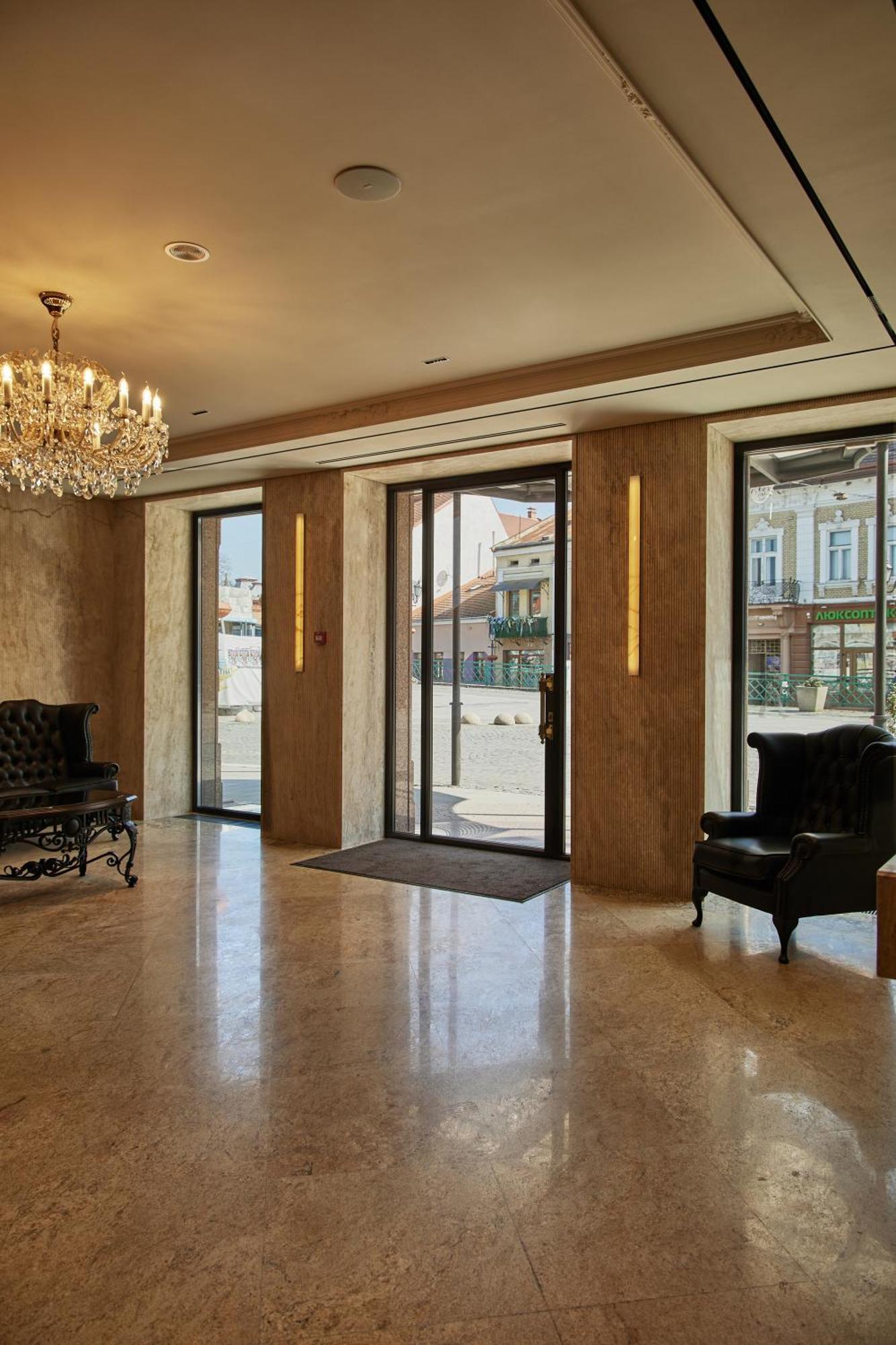 Old Continent Hotel Uzhhorod Εξωτερικό φωτογραφία
